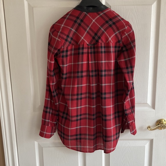 Vince cotton blend long sleeved red plaid blouse with leather trim. Size 4 - Picture 2 of 9